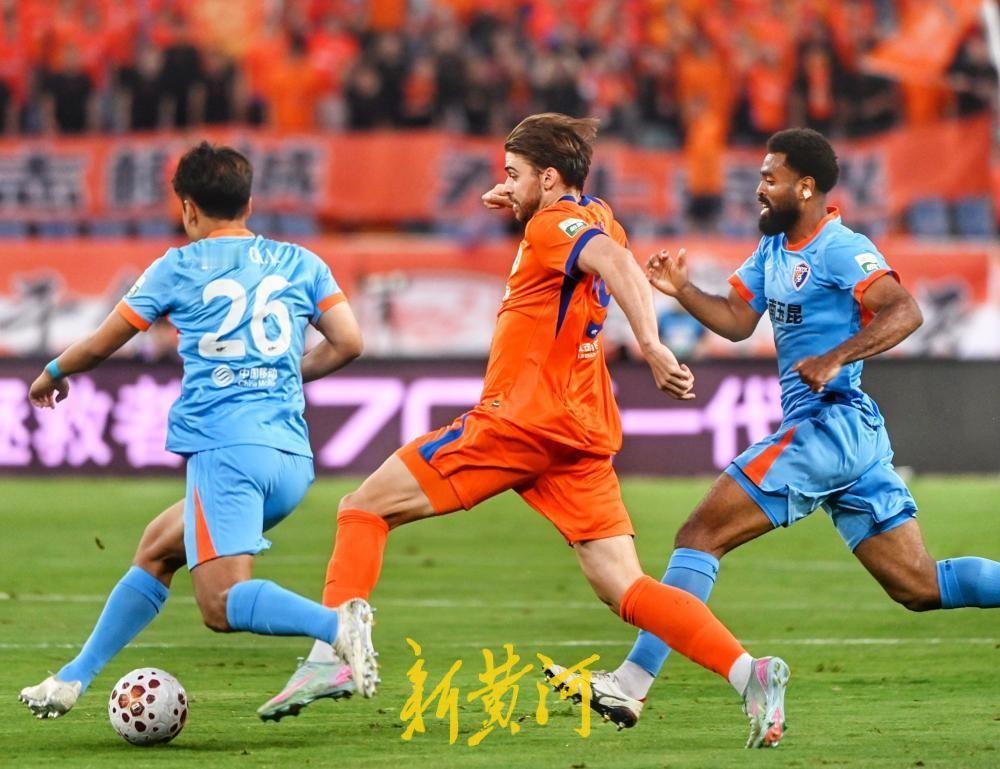 北京时间7月10日晚，中超联赛第18轮开打，山东泰山队主场4-3击败云南玉昆。此