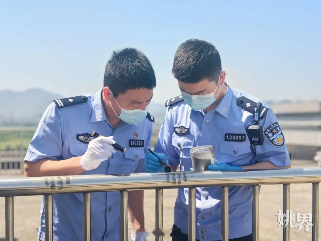 【在蛛丝马迹中寻找真相！宁波余姚刑侦师徒让无声证物开口说话 】“五一”假期，余姚