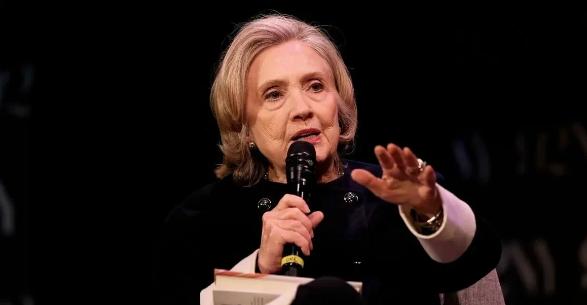 美国前国务卿希拉里·克林顿，突然公开撕破脸，对着以色列总理内塔尼亚胡开炮，话里话