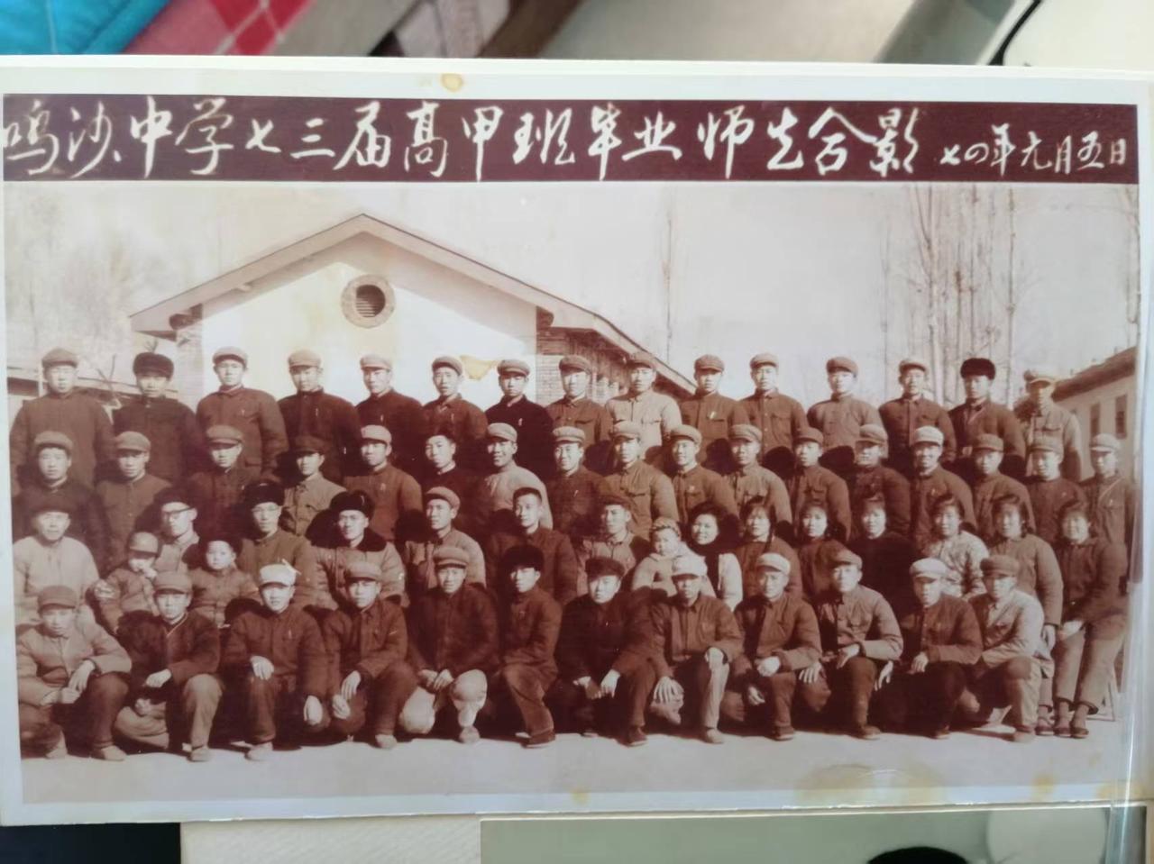 宝山家后院的一群鸡

吴绍东
 
             五
“曾经沧海难为水