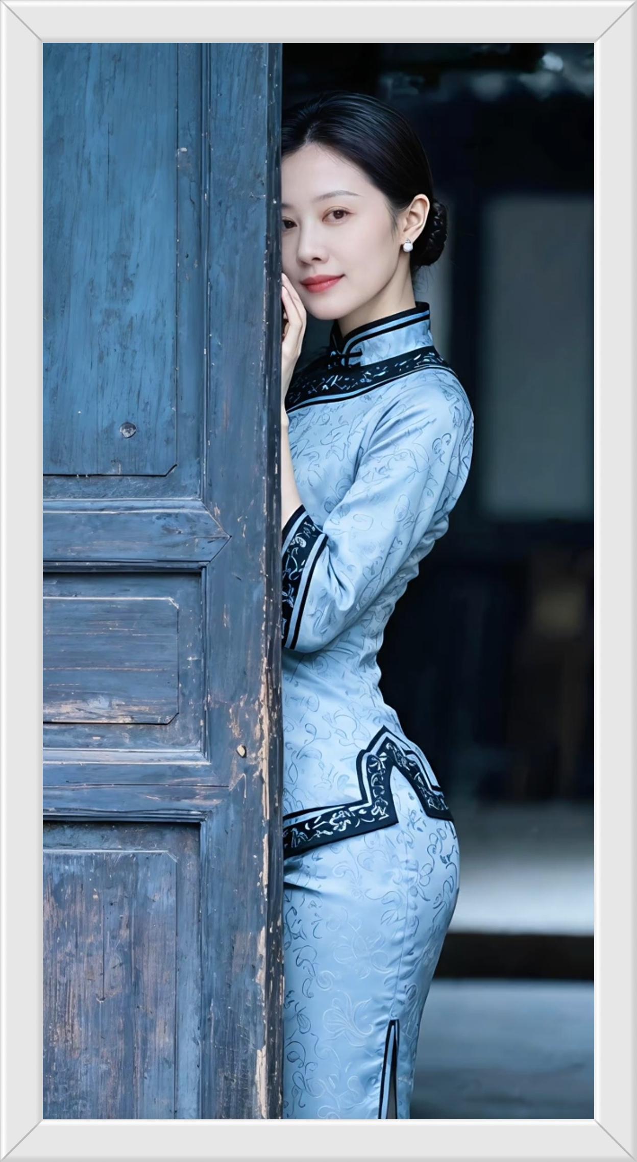 “门掩半掩人，笑语入画来”，这画面太美啦。就像唐之淳诗里“吏归门半掩，不道在边城