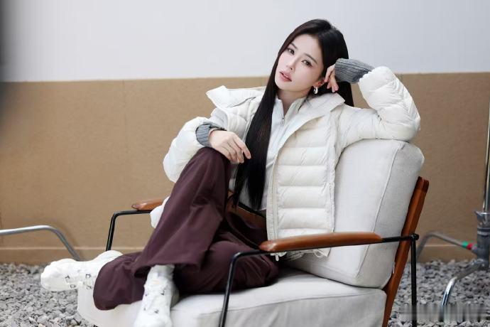 今年穿羽绒服一定要像白鹿一样为什么我穿羽绒服和白鹿不一样 终于找到我穿羽绒服不好