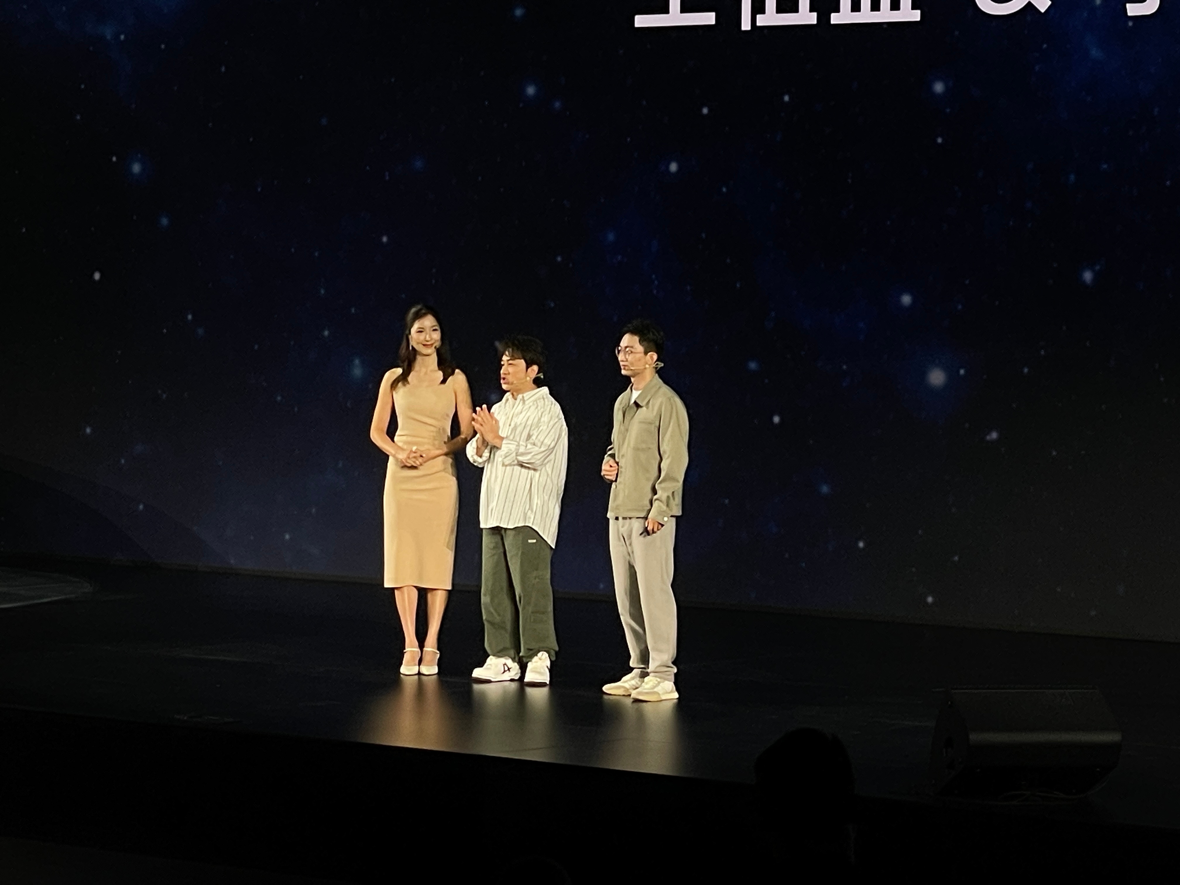 劲爆！3种动力，电滑门选配也就➕3000元！超级羡慕王祖蓝牵着李亚楠的手出来！那