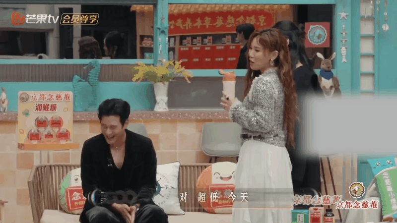 汪苏泷 我又不是周兴哲周兴哲一款汪苏泷最好的玩具🈶，李佳薇问他为什么穿了内搭，