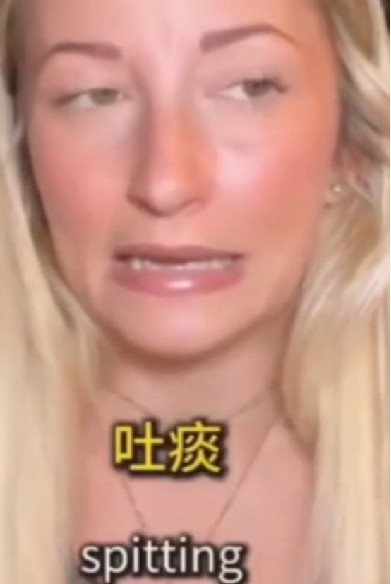 一位外国女游客在中国玩了一个多月，临走前发视频吐槽，说对中国的整体印象很差，而她