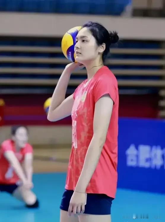 江苏女排一个神秘人物
       自从2020-2021赛季排超联赛开始，江苏