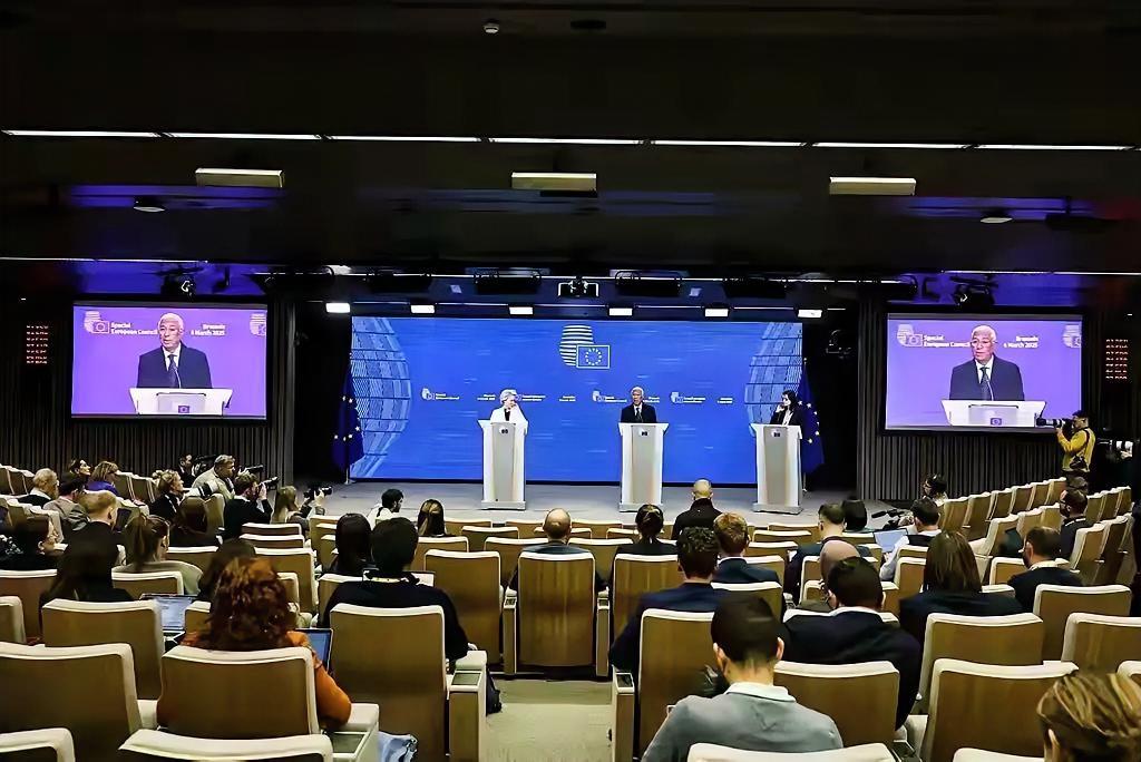 特朗普急不可耐！格陵兰岛争夺战进入倒计时，欧洲陷入两难困局
 
委内瑞拉大局已定