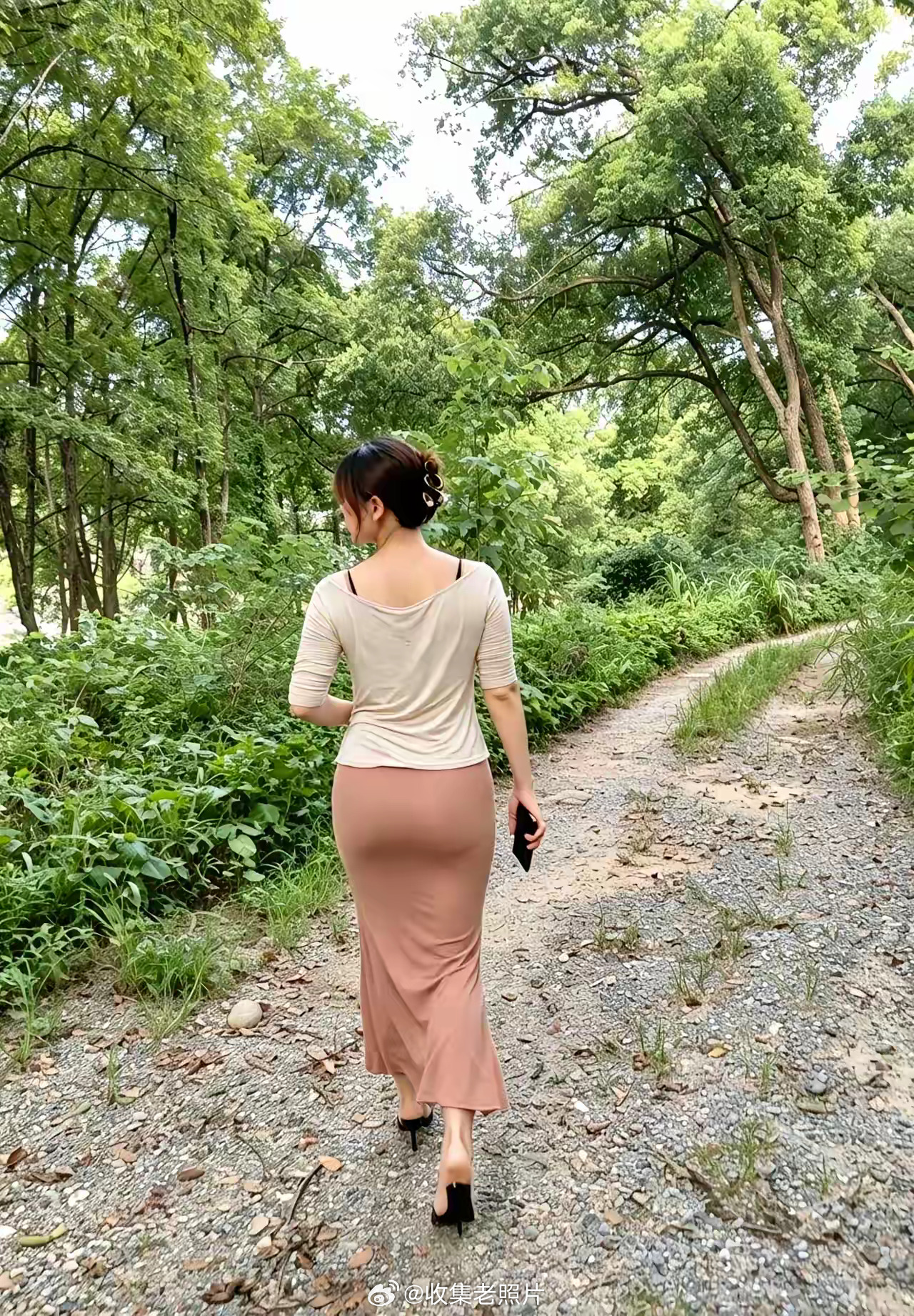 网友求助：村里离异回娘家带娃的小姐姐，怎么追？