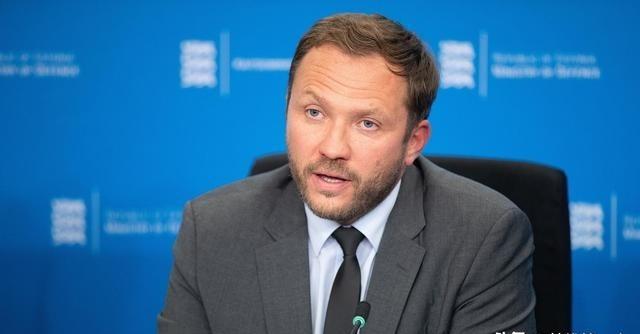 察赫克纳外长的访华，是爱沙尼亚外交史上最拙劣的“自杀式表演”。一个靠欧盟输血才能