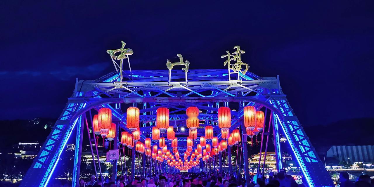 中国的桥，我就服两座！
一座是赵州桥，始建于隋代，已有1400余年历史，是世界现
