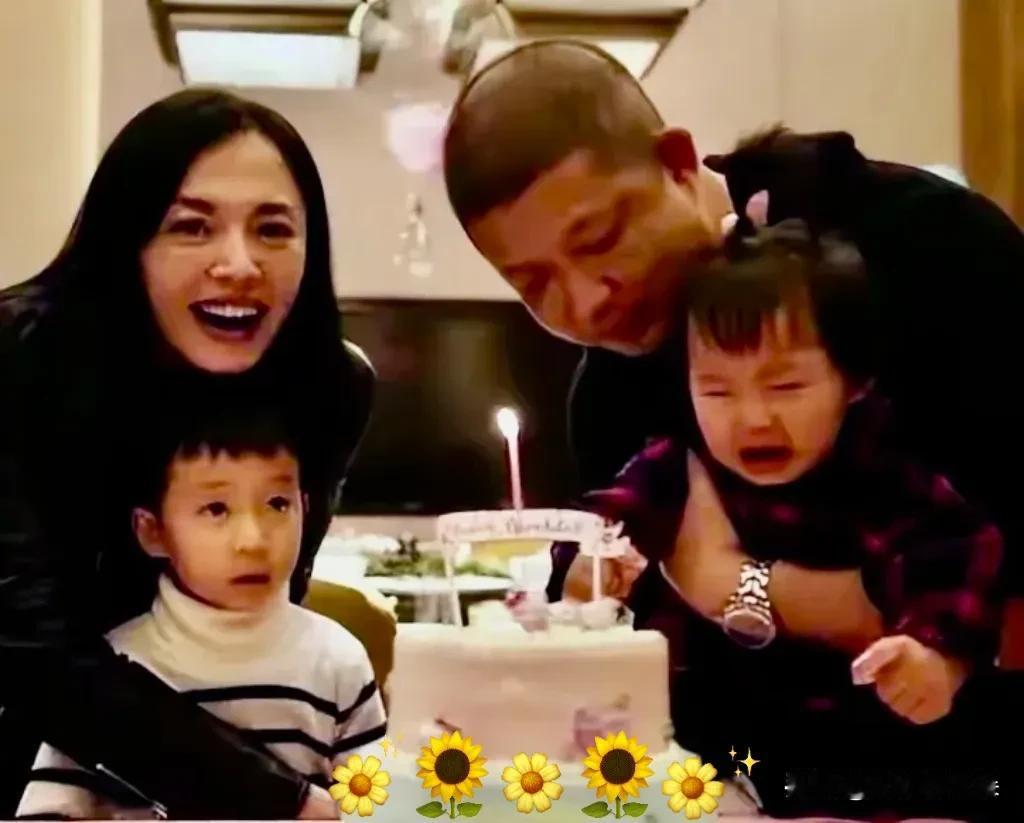 姚晨与曹郁离婚了！

孩子有两个，

分别是13岁的儿子曹睦然和10岁的女儿小茉