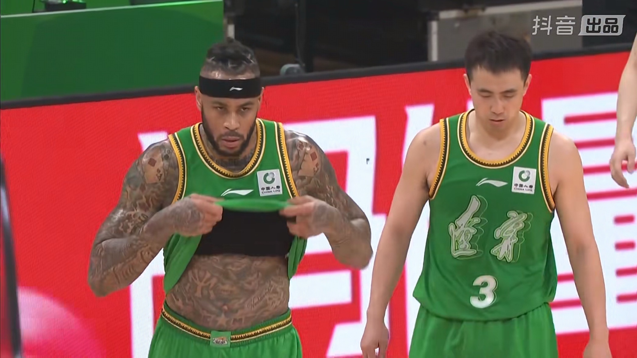 大莫上半身应该只有手指头没有纹身辽宁男篮