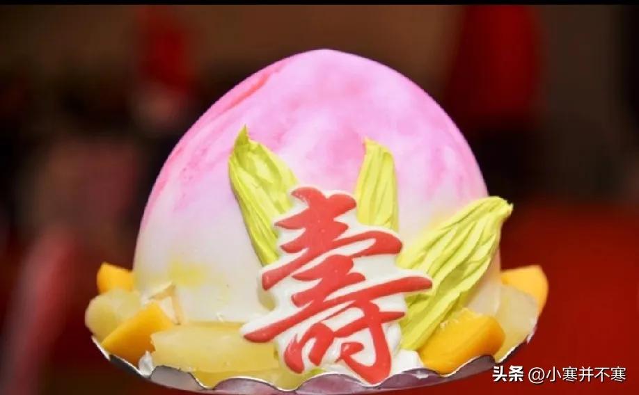 万家取名都卷成啥样了
一支鲜花不是胜春
万紫千红天天春
千山万水路不远
蝴蝶翻飞