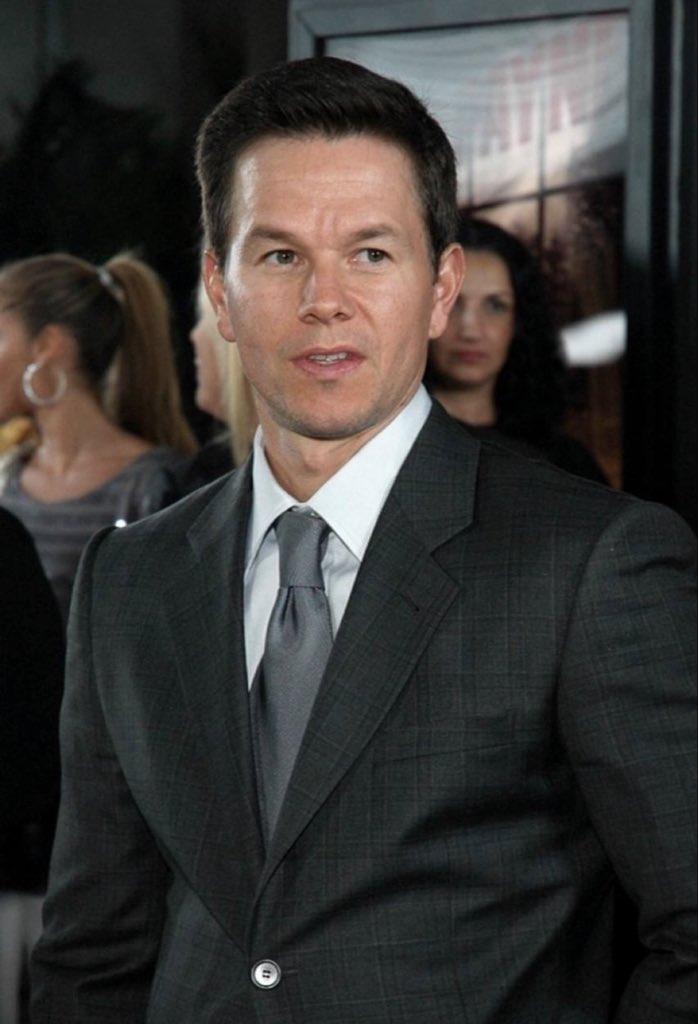 马克·沃尔伯格对好莱坞的民主党人提出了批评。他说道：“如果你不喜欢美国，那就离开