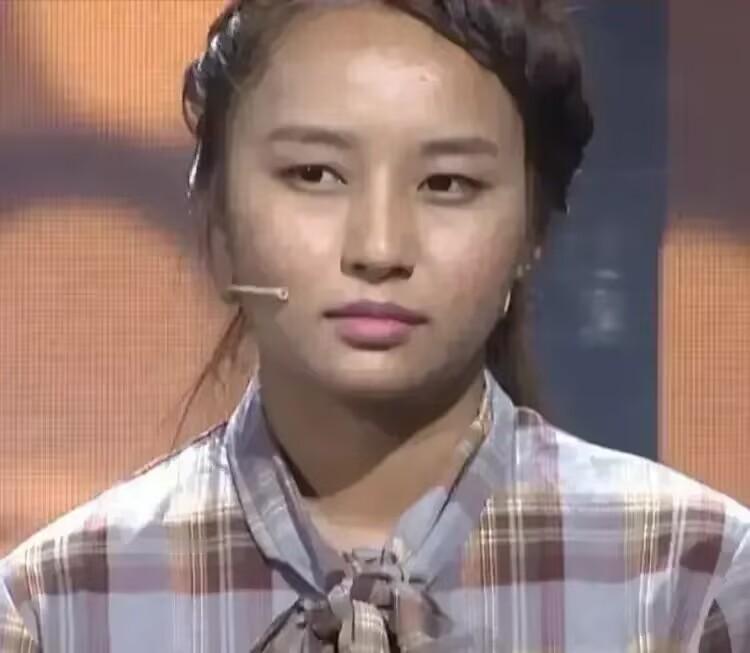 西藏一女婴6个月大时父母离异，从此寄住在姑姑icon家，2007年，姑姑实在撑不