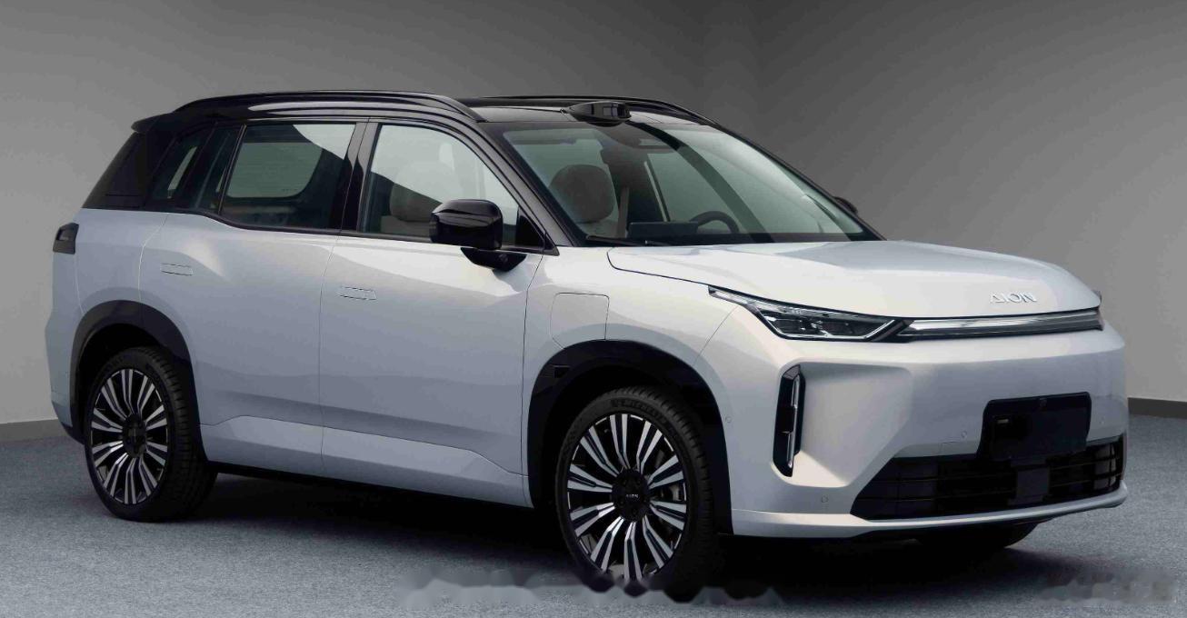 埃安i60已经看过实车了，它给人的感觉就是稳重大气，没去追求过于个性化的表达，挺