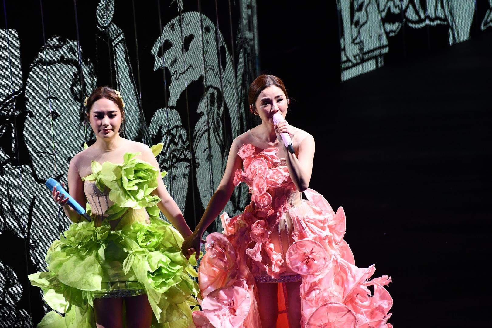 阿Sa蔡卓妍宣布结婚，阿娇钟欣潼发文：恭喜你，我的女孩