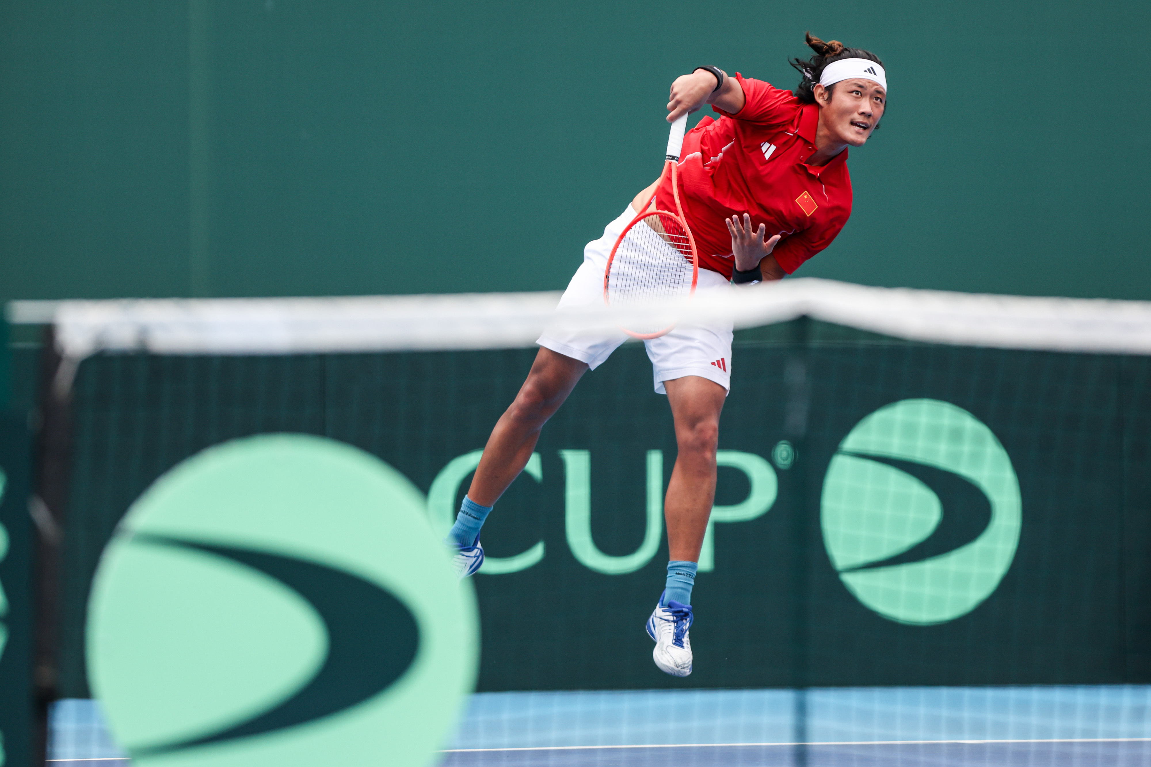 戴维斯杯中国vs葡萄牙🆕🐝！张之臻7-5、6-4击败博尔热斯，中国队3-1力