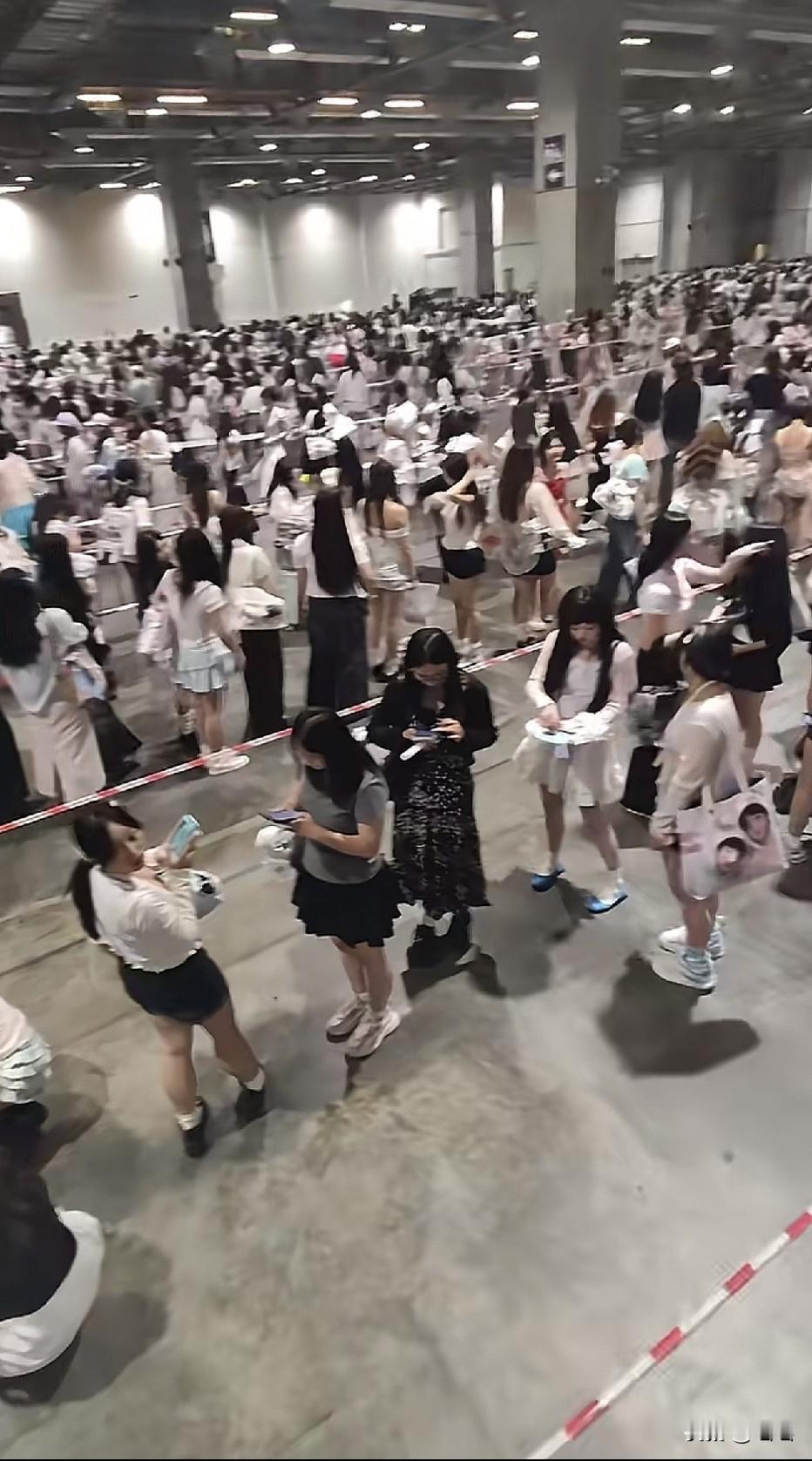 现在追星有多疯狂，全部都是女生