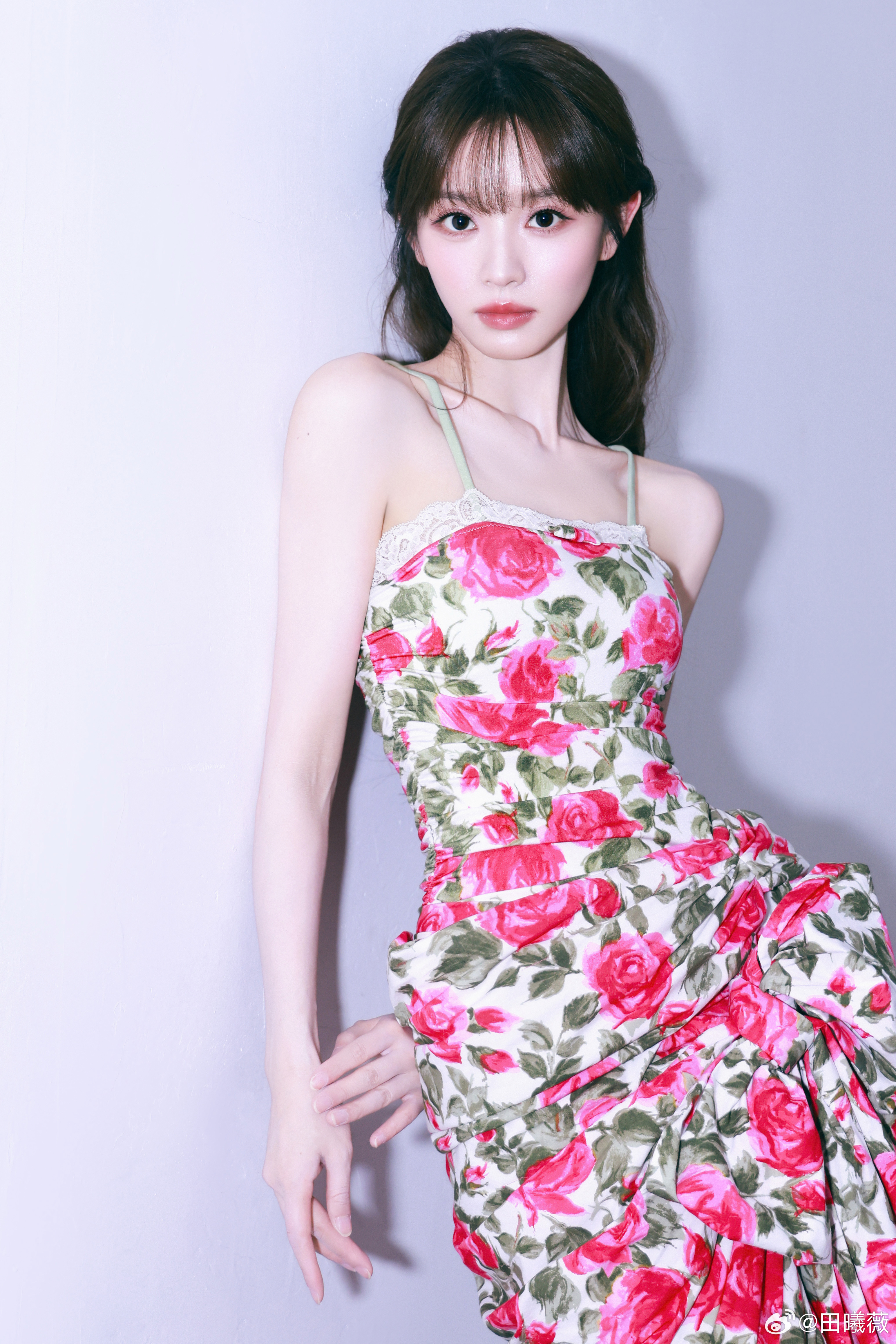 脸太美了以至于忽略了穿的雷霆大花裙