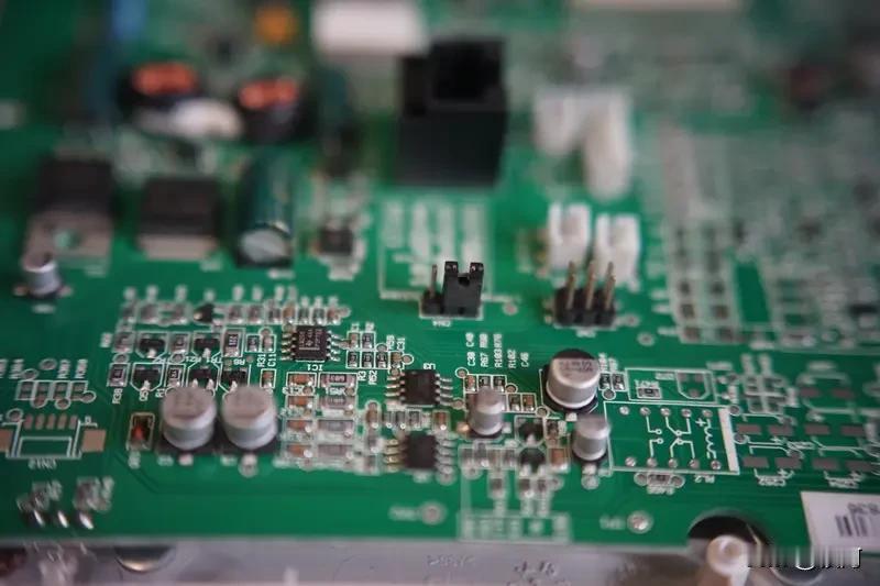 定期检查电路真的太重要了！我家之前就因为没注意电路老化问题，差点出大事。有次家里