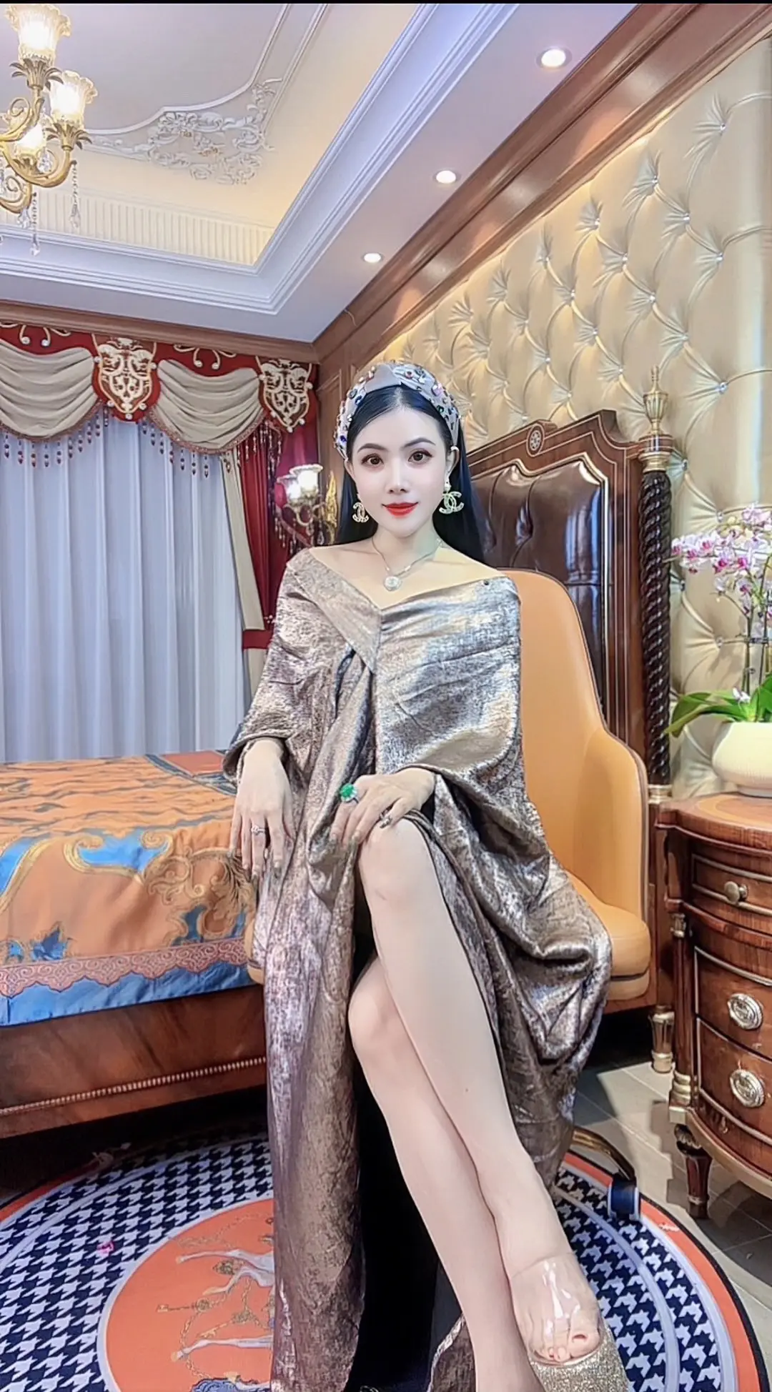 当一个女人👩无法养活自己时，所有男人都害怕养她，当一个女人能够养活自...