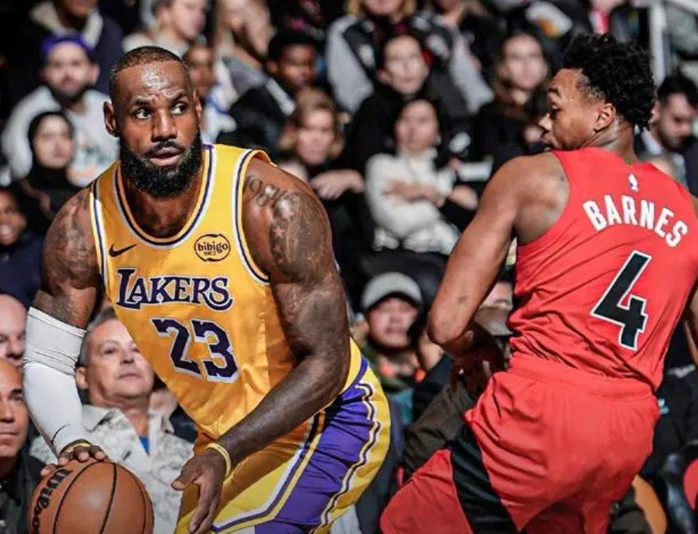 湖人 詹姆斯1297场纪录终结 里夫斯44+11助八村塁绝杀，湖人123-120