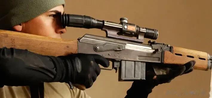  M76狙击步枪，枪管长550mm，带瞄准镜空枪重4.6kg，发射7.92x57