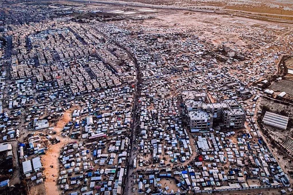 阿拉伯天空新闻援引以色列13频道:

“内塔尼亚胡要求重新动员预备役士兵，为军事