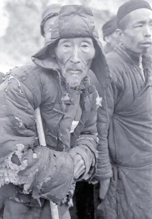 这句话“未经他人苦，莫劝他人善”似乎简单，却深藏哲理。它提醒我们，在没有亲身体验