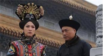 李莲英葬母排场有多大？乡亲白吃白喝35天，往家拿多少一概不问！
清朝末期，李莲英