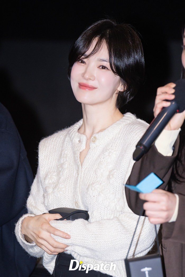 宋慧乔白色毛衣  宋慧乔出席黑修女们舞台问候  姐姐女团出道吧[吃惊][吃惊] 