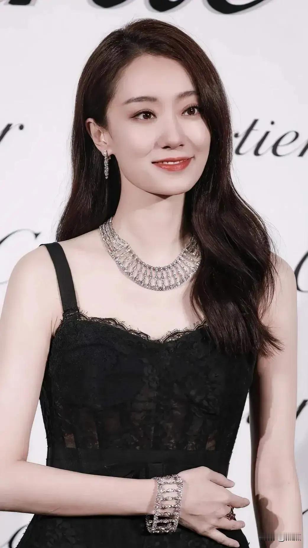 张小斐悄然创下亮眼成绩，个人总票房正式突破120亿，在一众85后女演员中实现断层