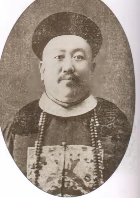 1911年11月4日，革命党敢死队攻入浙江巡抚衙门，并抓住了巡抚增韫，革命党准备