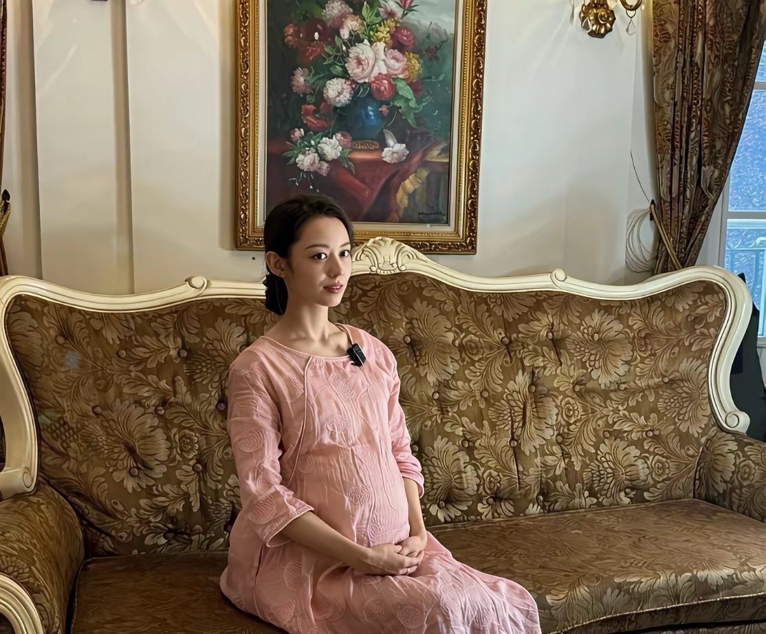 明星和普通人区别真大，人家就算怀孕了，依旧美若天仙。 