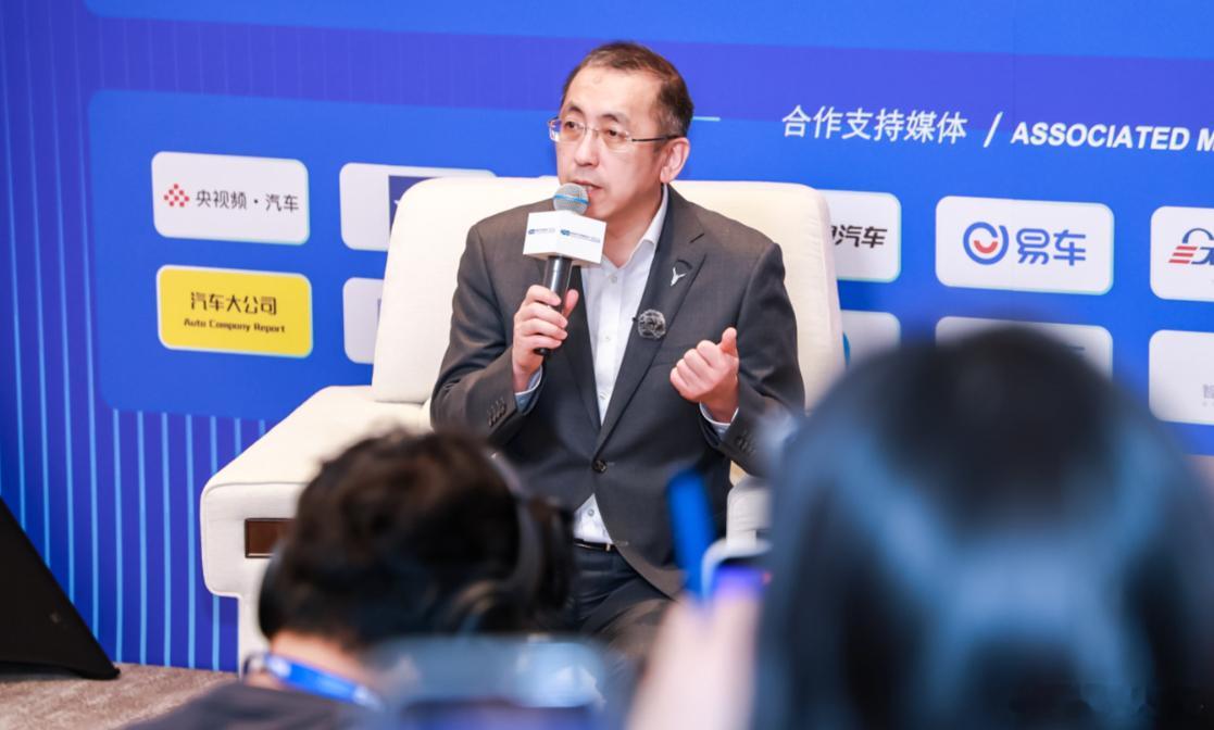 【每人Auto快讯 | 岚图卢放剖析行业三大核心痛点】4月12日，岚图汽车卢放在