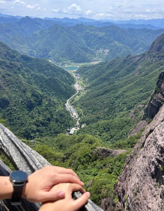 小米多款手机涨价，年底旗舰破万？
亲爱的朋友们大家好，我是海林小百科，今天我们来