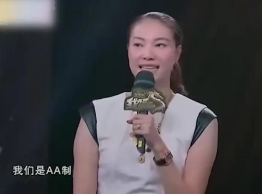 谢杏芳大方谈林丹，被问到家里钱谁管，她说：“我们是AA制，财政独立，他赚的钱他管