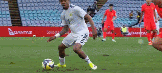 【徐彬踩对手脚，吃到黄牌】国足vs库拉索