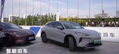 【新能源汽车智能化发展全新战略，燃油车是不是也要跟进？】
五一期间，比亚迪智能化