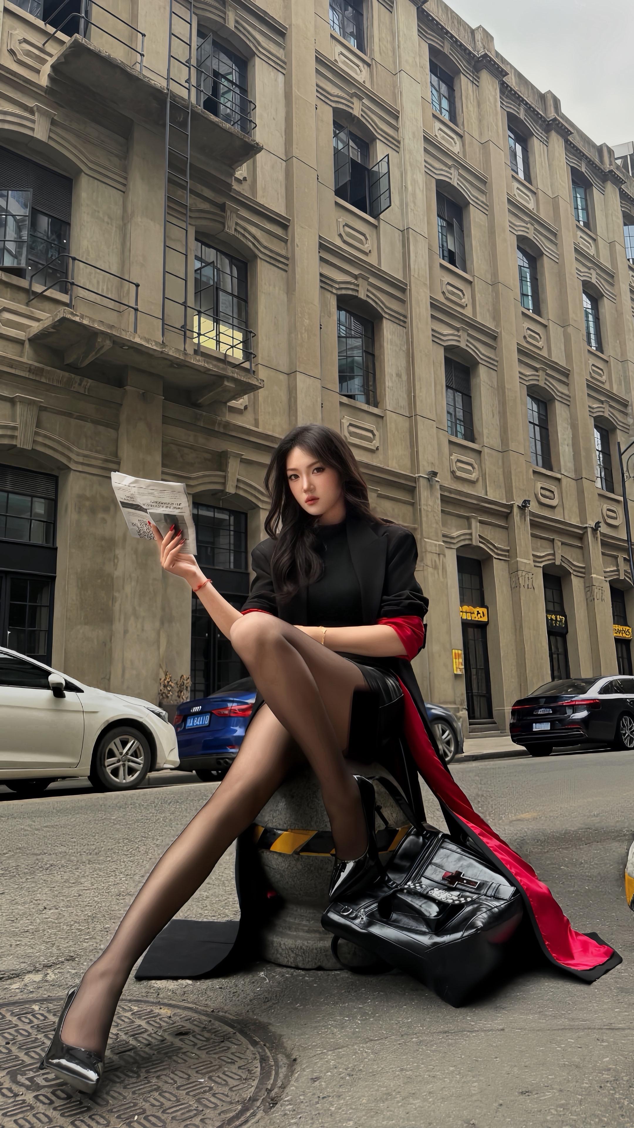 女人一身黑走哪都OK.