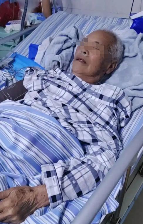 “讹天讹地讹空气！”重庆一名 66 岁大爷，每月花 1350 元包下 11 个车