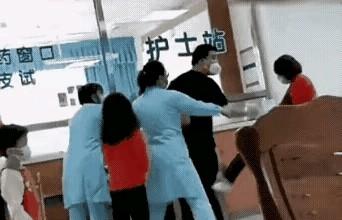 太气人了，世上竟还有这样的男人
今天听朋友讲了个事儿，真是让人火冒三丈。她女儿身