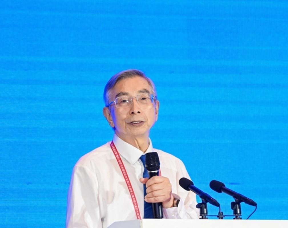 倪光南（1939年生），中国工程院院士、计算机专家，联想首任总工程师，因与柳传志