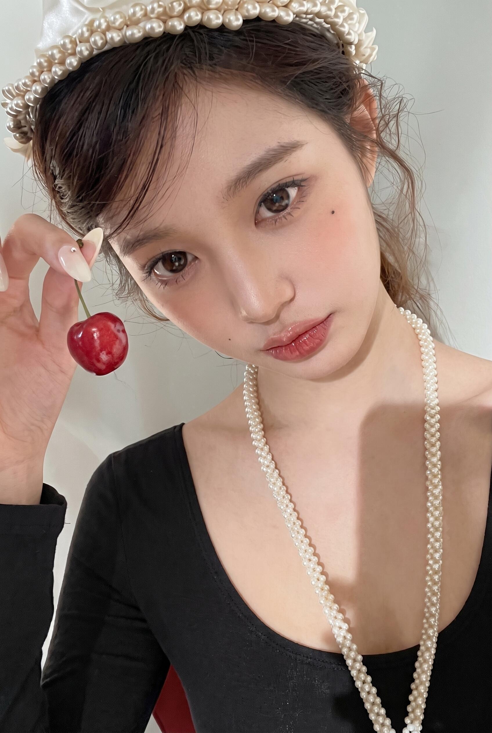 我想知道化妆师您到底咋了[泪奔][泪奔][泪奔]我盯着这超长眼睫毛一直在笑… ​