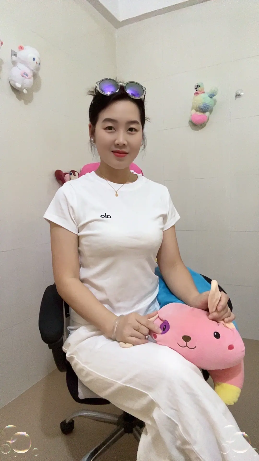 我向往的夫妻生活就是两个人。一起踏踏实实的过日子，你不让我担心，我也不...