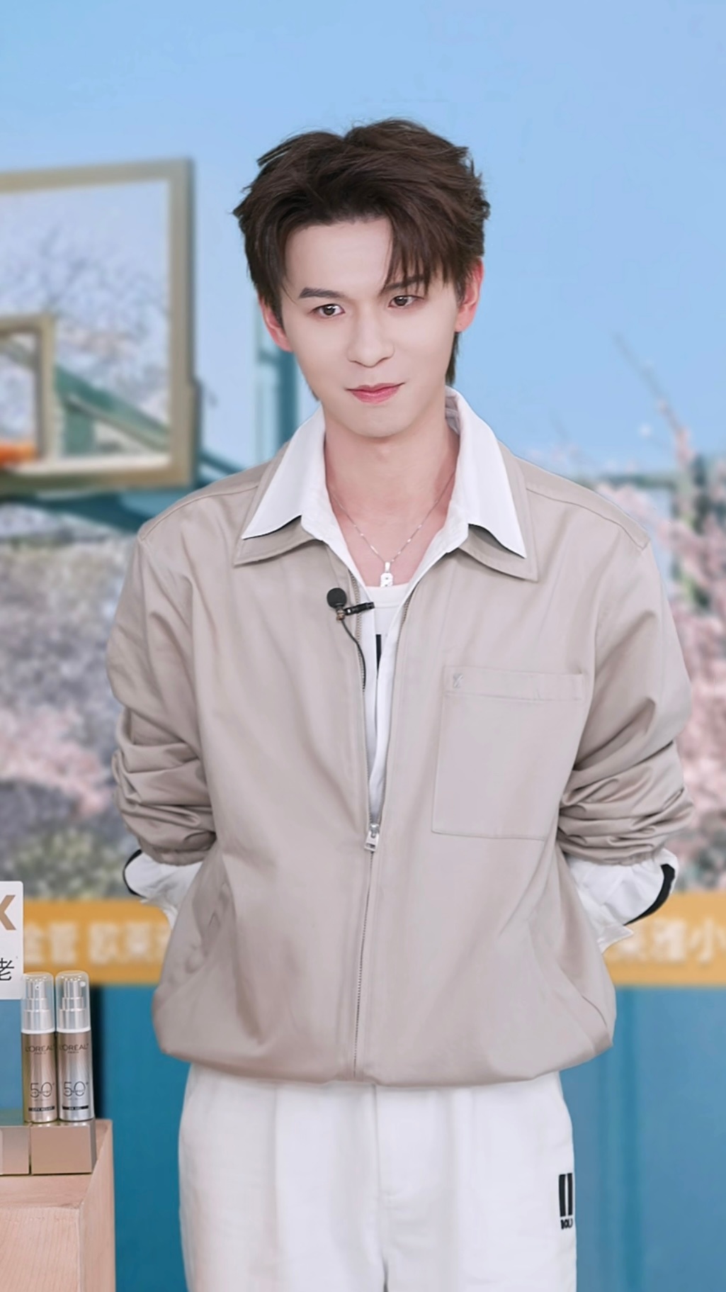 何浩楠欧莱雅防晒直播开始啦 ​​​