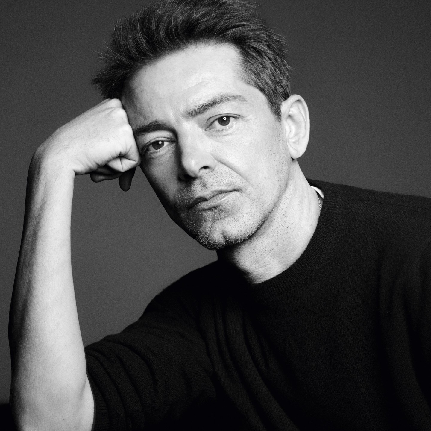 VERSACE 正式任命 PIETER MULIER 为品牌创意总监，2026.