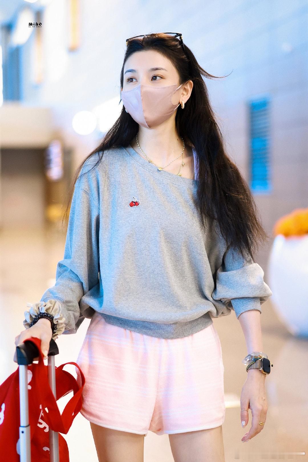 宋祖儿[超话]宋祖儿进组表妹万福耶，祖儿又要进组喽，期待《表妹万福》，水灵灵的，