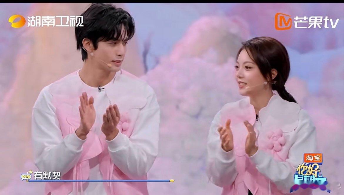 宋威龙完全魔童来的 默契答题环节宋威龙和赵今麦成功赢下一轮，手握惩罚选择权的龙龙
